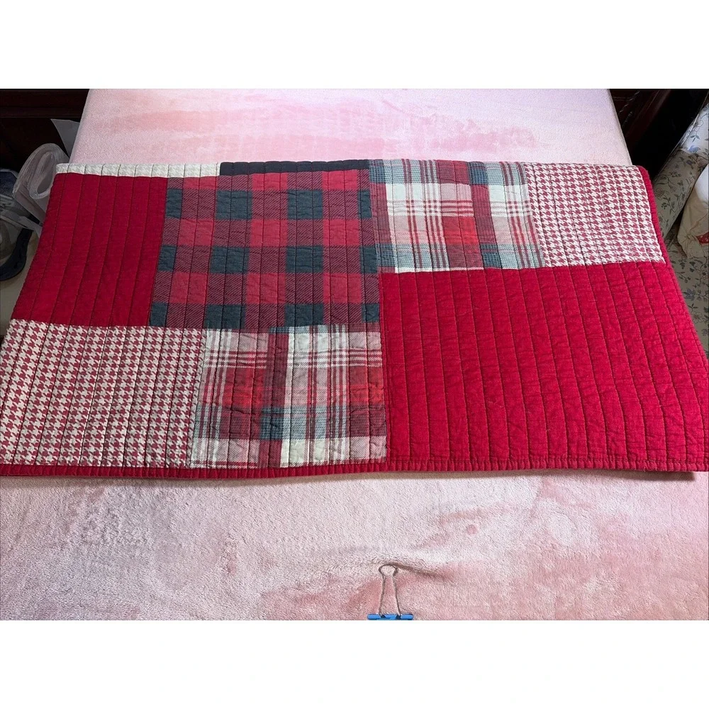 WOOLRICH PLAID PATCHWORK QUILT 70x48 Quilted Throw. Cabin, Lake. Flaws.